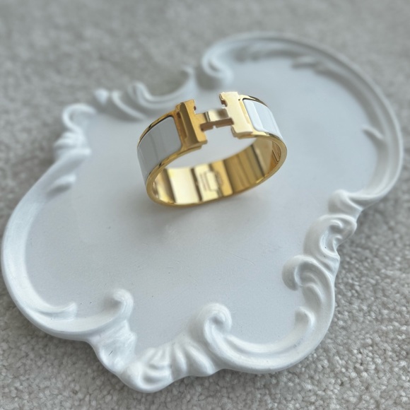 Hermes Bracelet- Circumference: Circumference: 6.9" | Width: 0.79" - Picture 5 of 13